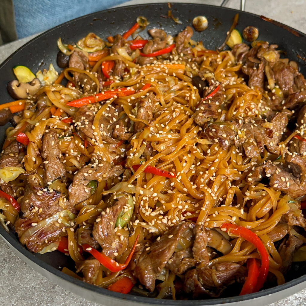 azijietiski-wok-ryziu-makaronai-su jautiena