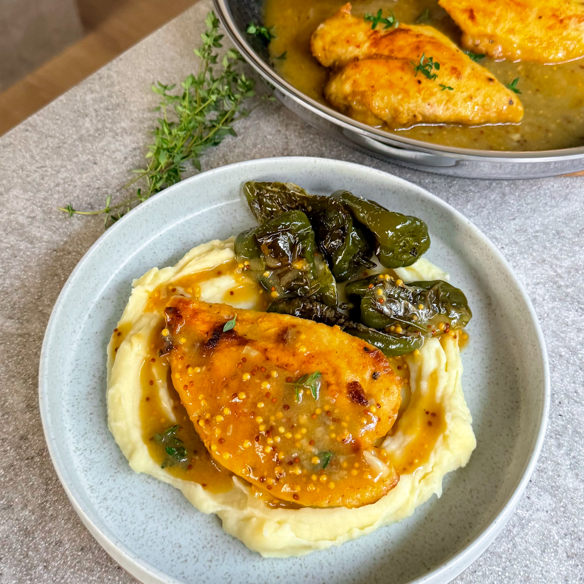 VIŠTIENA KREMINIAME MEDAUS IR GARSTYČIŲ PADAŽE