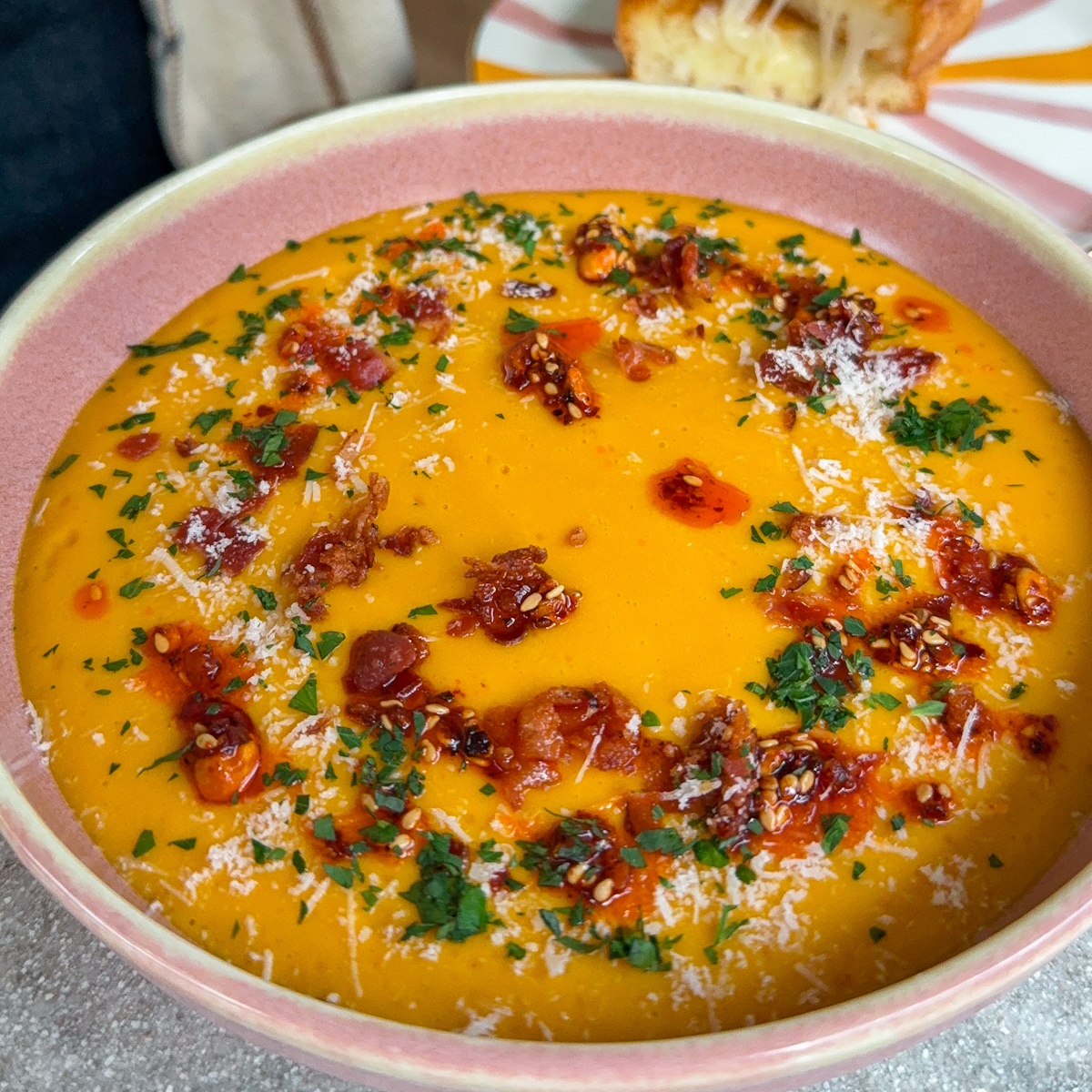 KREMINĖ MORKŲ SRIUBA