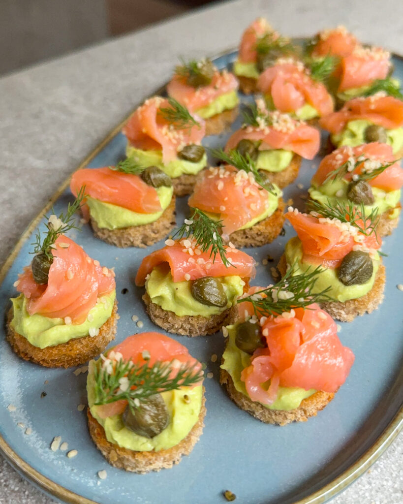 vieno-kasnio-sumustinukai-su-lasisa