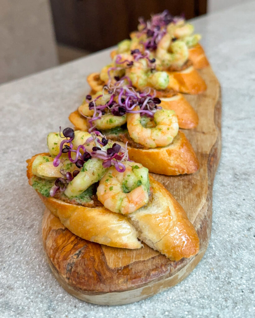 brusketos-su-krevetemis