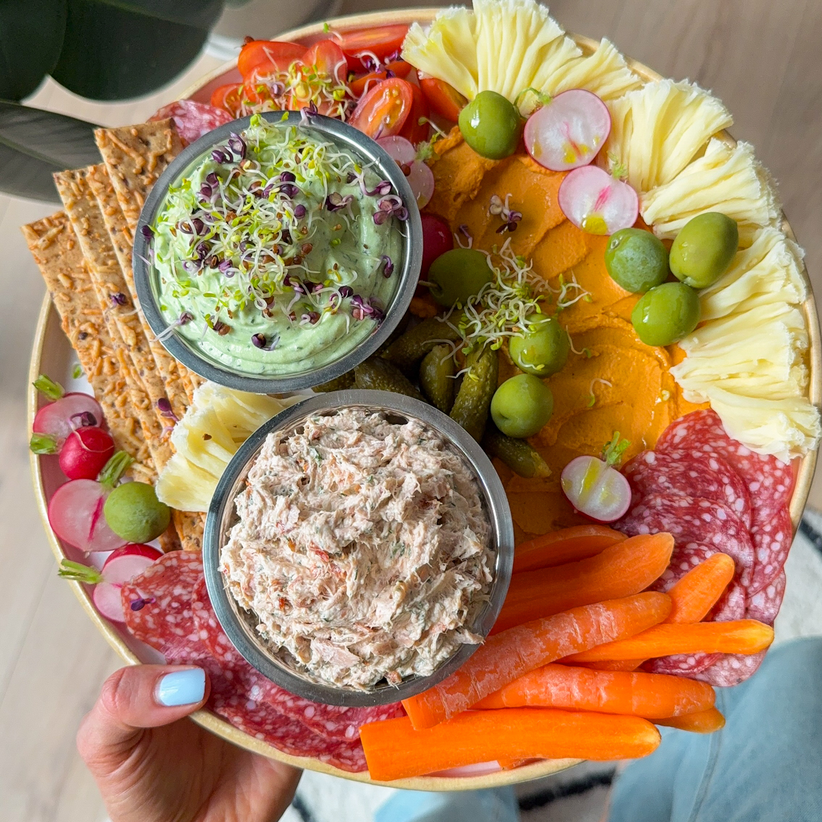 GIRL DINNER VELYKŲ EDITION