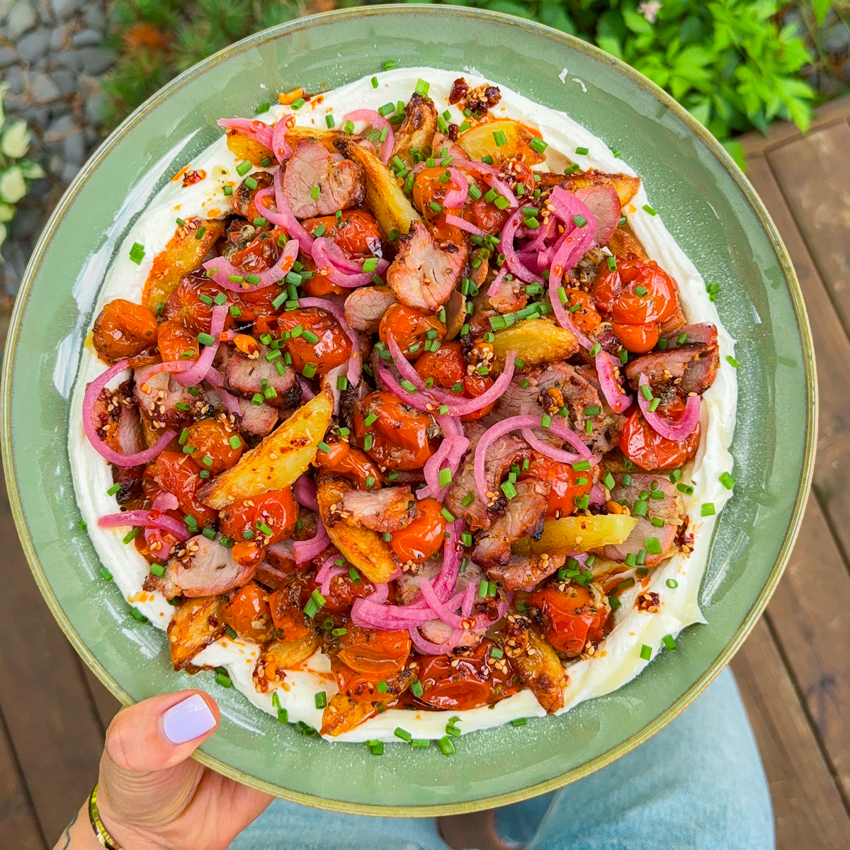 saslaykai-su-plakta-feta-bulvytemis-keptais-pomidorais